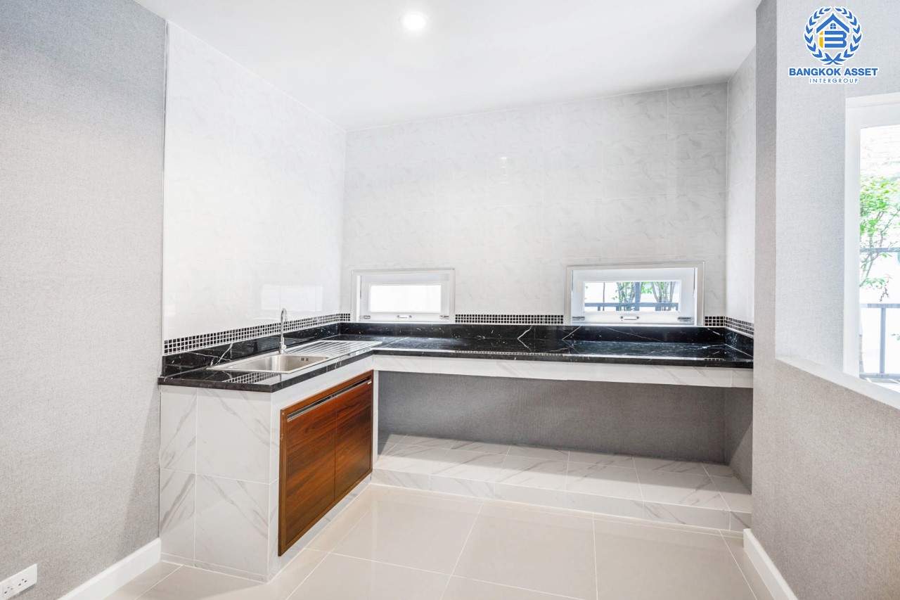 บ้านมือสองตกแต่งใหม่ ม.โนเบิล วานา วัชรพล ดีไซน์สุดโดดเด่น เนื้อที่ 65.6 ตร.ว. ฟังก์ชันจัดเต็ม 3 ห้องนอน 4 ห้องน้ำ 1 ห้องแม่บ้าน จอดรถได้ 2 คัน บนทำเลเดินทางสะดวก ใกล้เซ็นทรัลรามอินทรา, ห้าแยกวัชรพล, จุดขึ้นทางด่วน "ฉลองรัช" และรถไฟฟ้าสายสีชมพู "สถานีวัชรพล"...